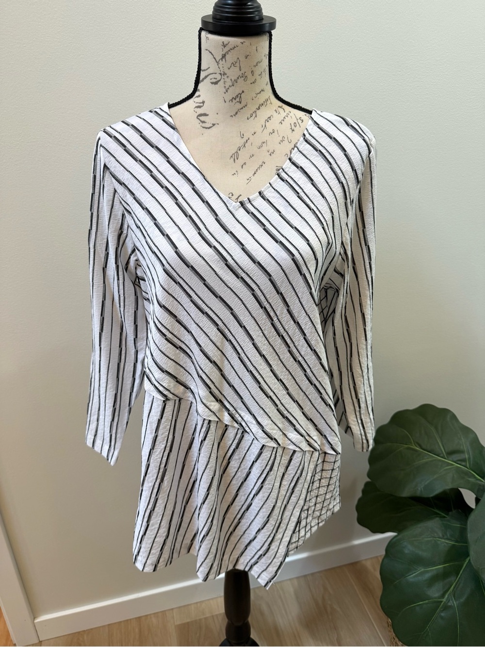 Habitat Striped Asymmetrical Tunic‎ Top Medium Black White 3/4 Sleeve